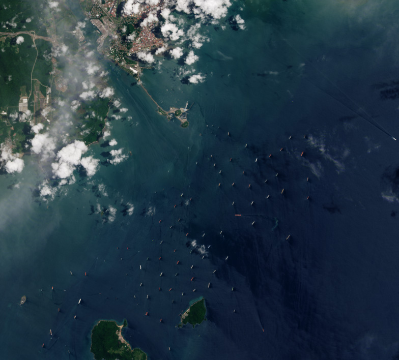 ships waiting to cross panama canal in the pacific ocean